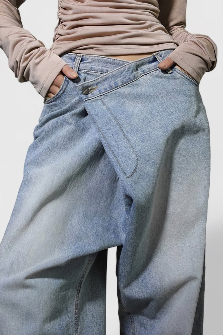 JEANS WITH IRREGULAR CLOSURE - BLUE